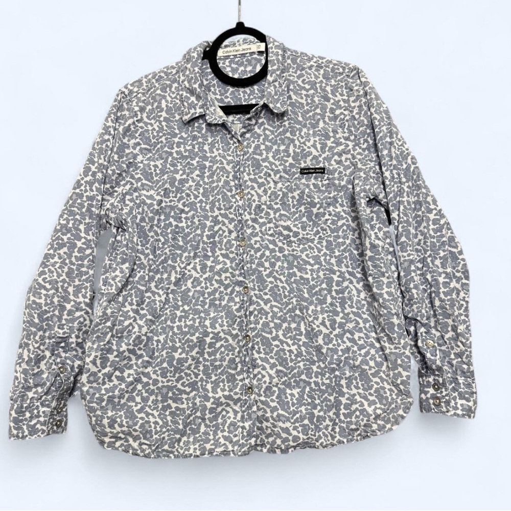 Calvin Klein Women’s Button Down Shirt Sz LP Blue-Gray White Animal Print Casual